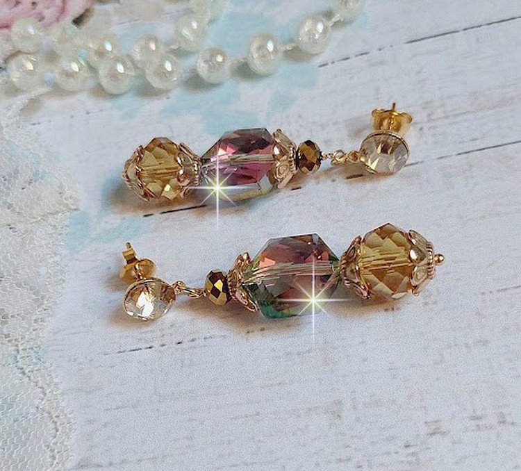 BO Glamour Scintillant mont&eacute;es avec cabochons et perles en Cristal, perles cubes octogonaux cristal &eacute;lectrolytique et clous d'oreilles en laiton dor&eacute;
