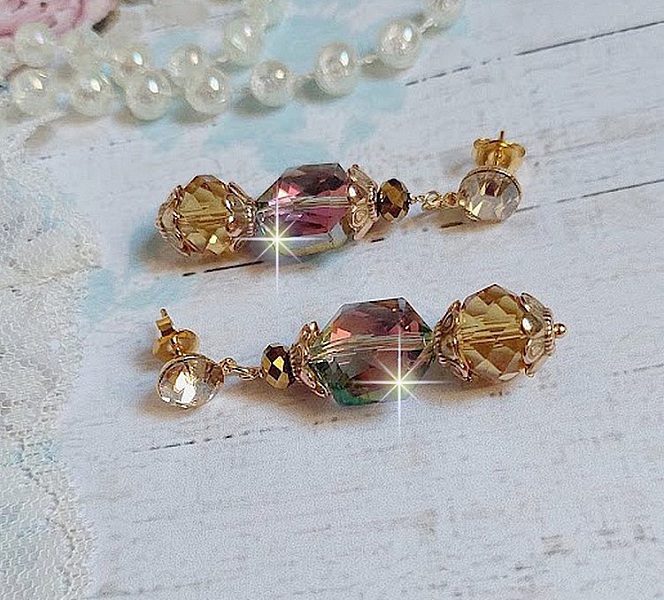 BO Glamour Scintillant mont&eacute;es avec cabochons et perles en Cristal, perles cubes octogonaux cristal &eacute;lectrolytique et clous d'oreilles en laiton dor&eacute;