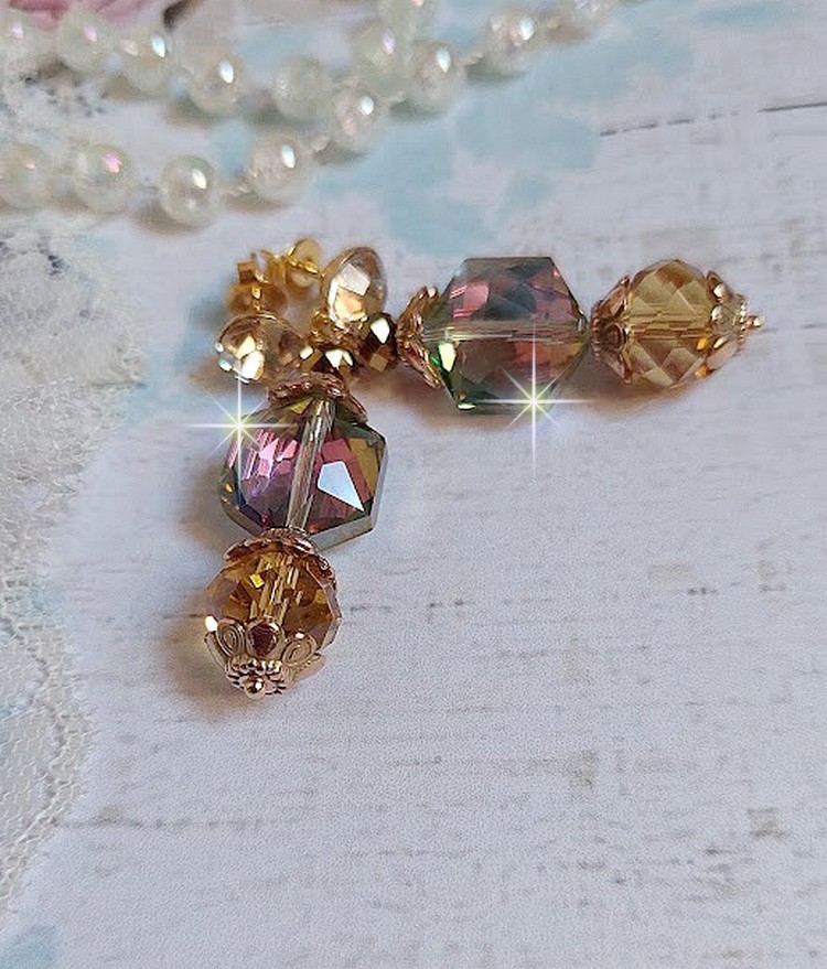 BO Glamour Scintillant mont&eacute;es avec cabochons et perles en Cristal, perles cubes octogonaux cristal &eacute;lectrolytique et clous d'oreilles en laiton dor&eacute;