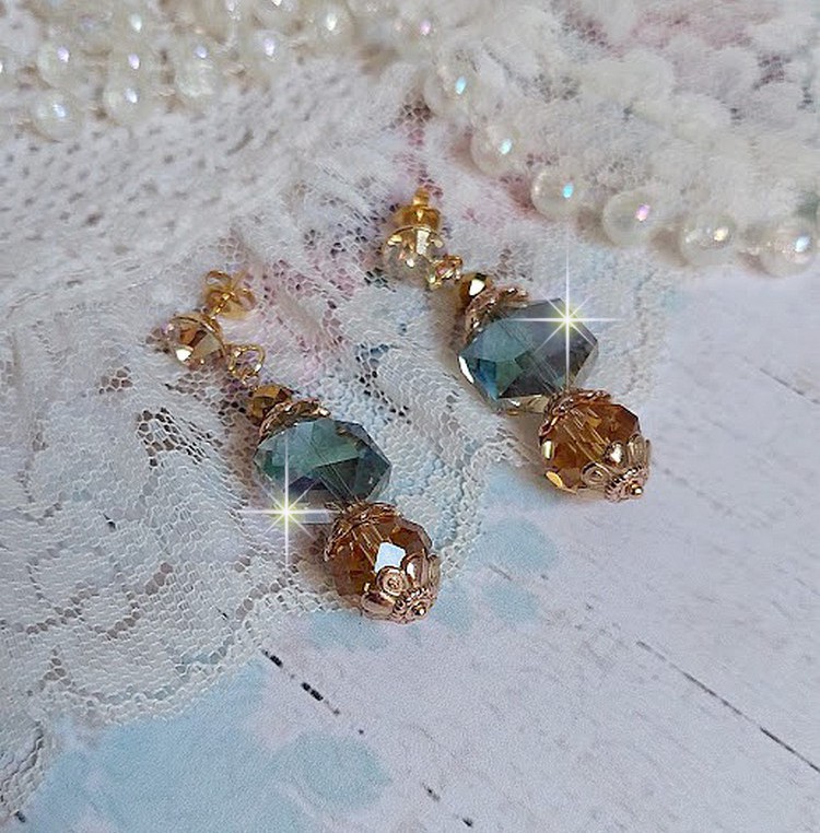 BO Glamour Scintillant mont&eacute;es avec cabochons et perles en Cristal, perles cubes octogonaux cristal &eacute;lectrolytique et clous d'oreilles en laiton dor&eacute;