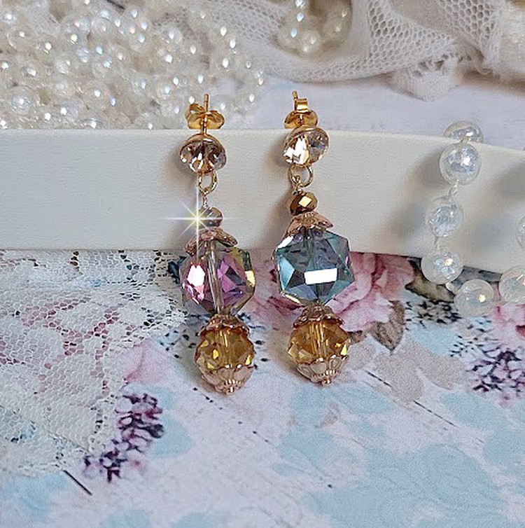 BO Glamour Scintillant mont&eacute;es avec cabochons et perles en Cristal, perles cubes octogonaux cristal &eacute;lectrolytique et clous d'oreilles en laiton dor&eacute;