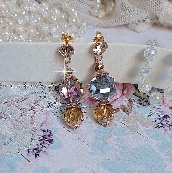 BO Glamour Scintillant mont&eacute;es avec cabochons et perles en Cristal, perles cubes octogonaux cristal &eacute;lectrolytique et clous d'oreilles en laiton dor&eacute;