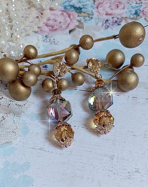 BO Glamour Scintillant mont&eacute;es avec cabochons et perles en Cristal, perles cubes octogonaux cristal &eacute;lectrolytique et clous d'oreilles en laiton dor&eacute;
