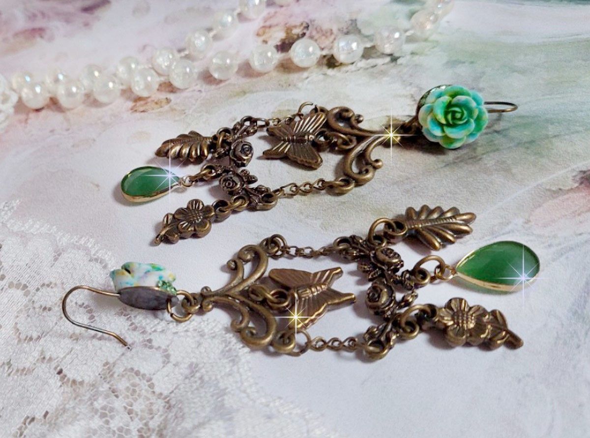 BO Green Palace cr&eacute;&eacute;es avec, des charms breloques, estampes, cabochons roses et pendants facett&eacute;s en verre