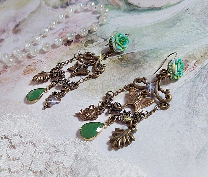 BO Green Palace cr&eacute;&eacute;es avec, des charms breloques, estampes, cabochons roses et pendants facett&eacute;s en verre
