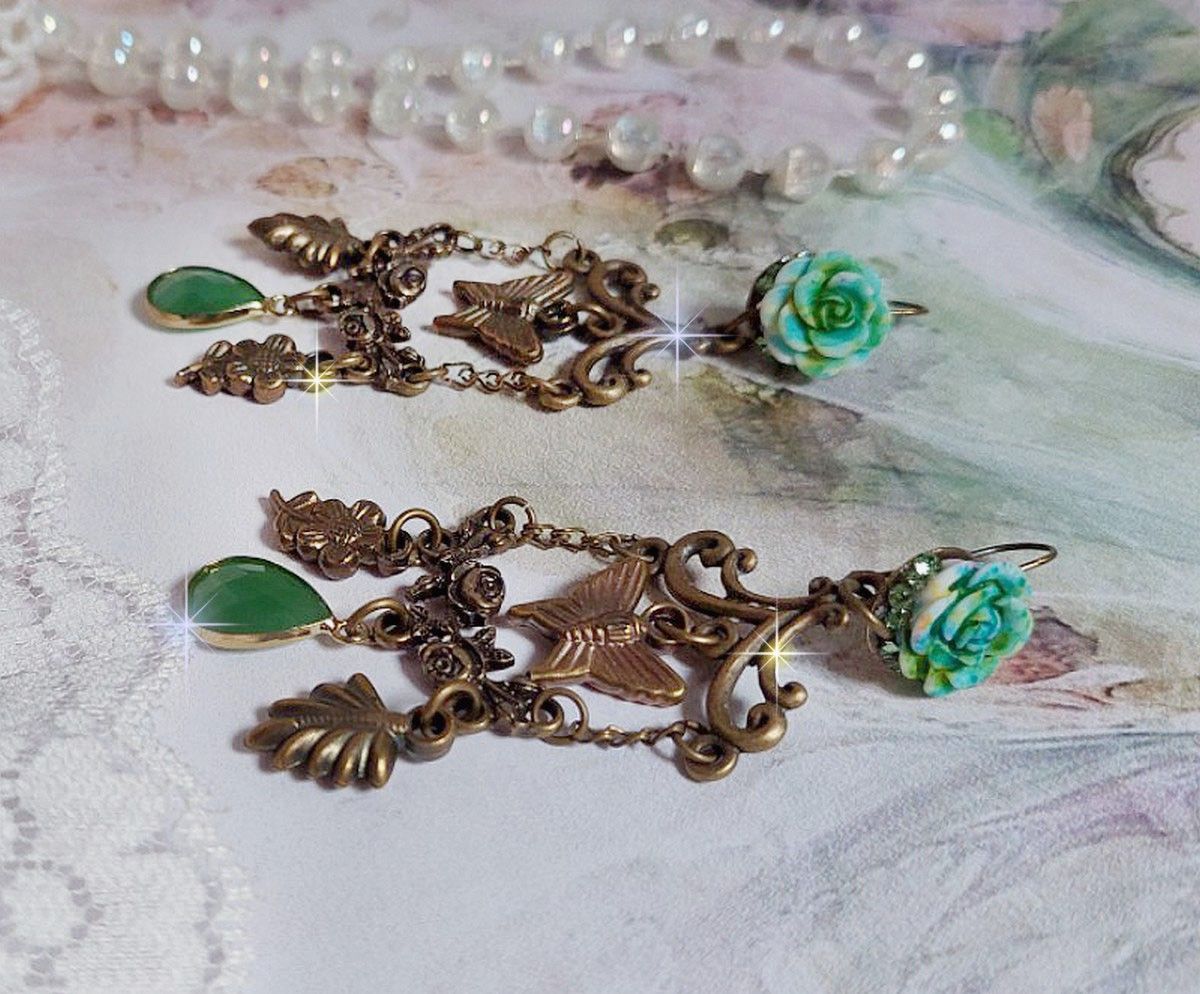 BO Green Palace cr&eacute;&eacute;es avec, des charms breloques, estampes, cabochons roses et pendants facett&eacute;s en verre