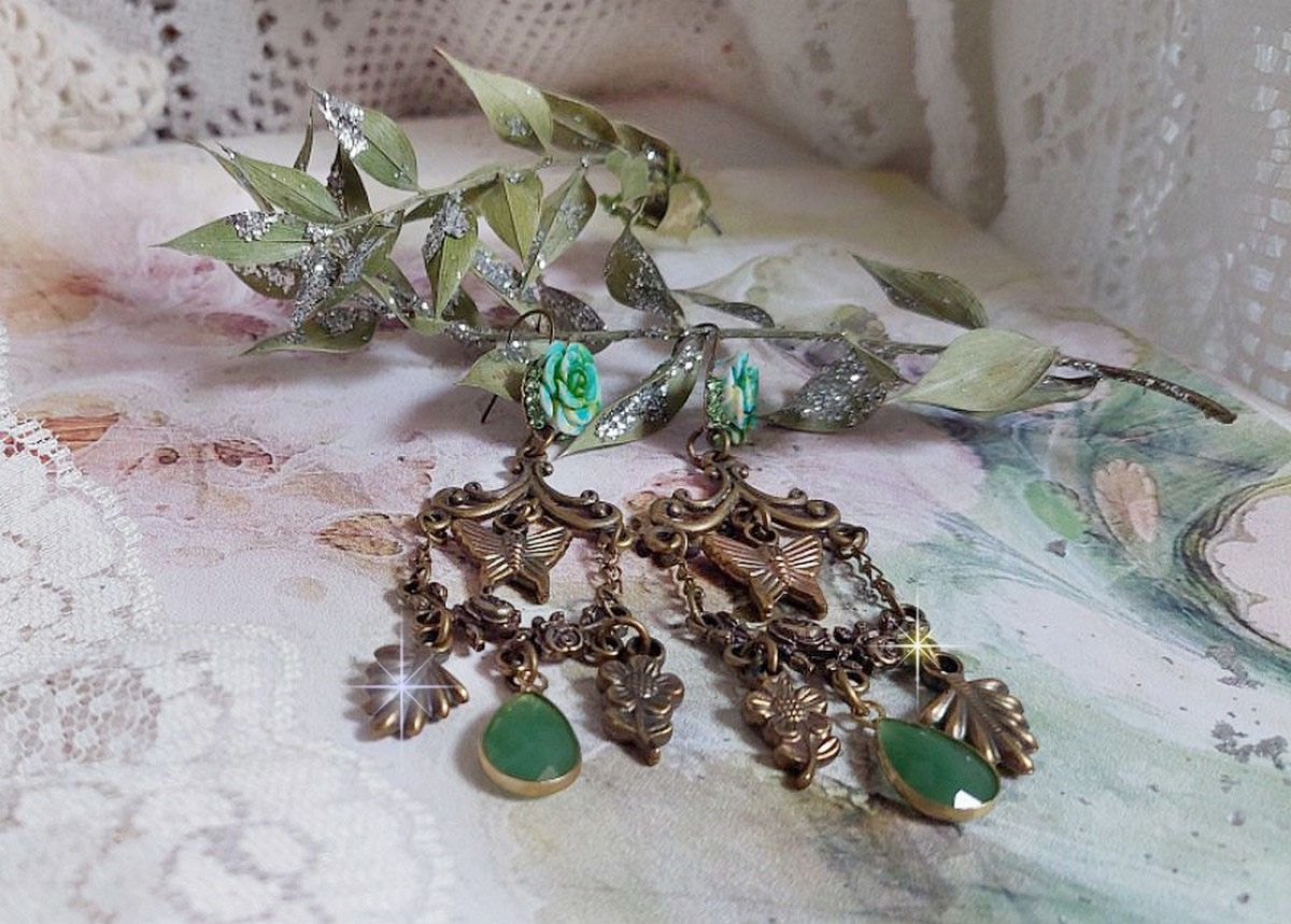 BO Green Palace cr&eacute;&eacute;es avec, des charms breloques, estampes, cabochons roses et pendants facett&eacute;s en verre