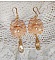 BO Idylle Beauty brod&eacute;es avec des perles rondes nacr&eacute;es, toupies, gouttes polygones en Cristal &agrave; laquelle s'ajoute des rocailles de qualit&eacute; P&ecirc;che et Saumon avec des crochets d'oreilles en plaqu&eacute; Or  