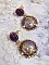 BO Illusions Merveilleuses cr&eacute;&eacute;es avec des cabochons mauve en verre, des entretoises dor&eacute;es et strass&eacute;es de couleur Am&eacute;thyste, estampes filigran&eacute;es, clous d'oreilles dor&eacute;es