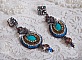 BO Ilycia Charming brod&eacute;es avec deux cabochons facett&eacute;s Turquoise, cristaux comme : fleurs, cha&icirc;ne strass, cabochons aux couleurs Bleues et Cristal &agrave; laquelle s'ajoute des rocailles et des dormeuses