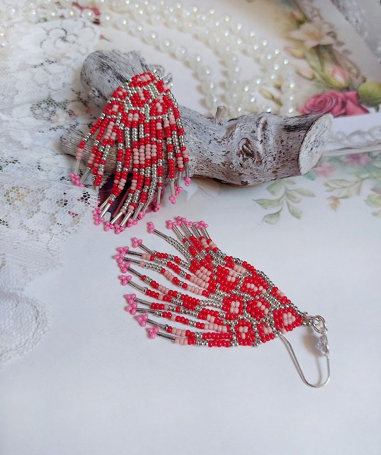 Boucles d'oreilles artisanales en perles de verre et argent.