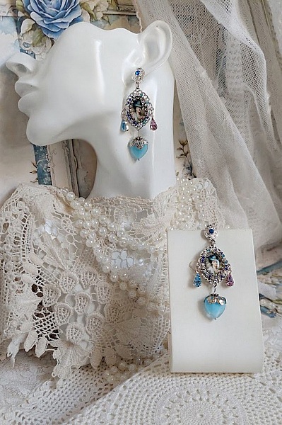 BO Infiniment Bleut&eacute; cr&eacute;&eacute;es avec cabochons verres, perles facett&eacute;es et perles Cristal Swarovski.