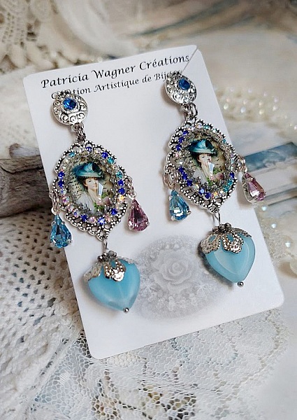 BO Infiniment Bleut&eacute; cr&eacute;&eacute;es avec cabochons verres, perles facett&eacute;es et perles Cristal Swarovski.