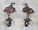 BO Irr&eacute;sistible Love mont&eacute;es avec cabochons ronds, gouttes facett&eacute;es Noires en verre, coupelles &eacute;toiles et filigran&eacute;es sur des dormeuses Bronze