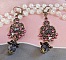 BO Irr&eacute;sistible Love mont&eacute;es avec cabochons ronds, gouttes facett&eacute;es Noires en verre, coupelles &eacute;toiles et filigran&eacute;es sur des dormeuses Bronze