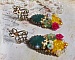 BO Jade Flowers cr&eacute;&eacute;es avec des cabochons ovales en Jade de Malaisie, des cristaux de Swarovski, perles en r&eacute;sine, des fleurs en verre avec des accessoires de qualit&eacute; 