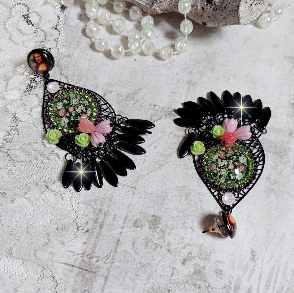 BO La Jocondine mont&eacute;es avec estampes, cabochons verre, dagues, perles r&eacute;sine et perles cristal Swarovski