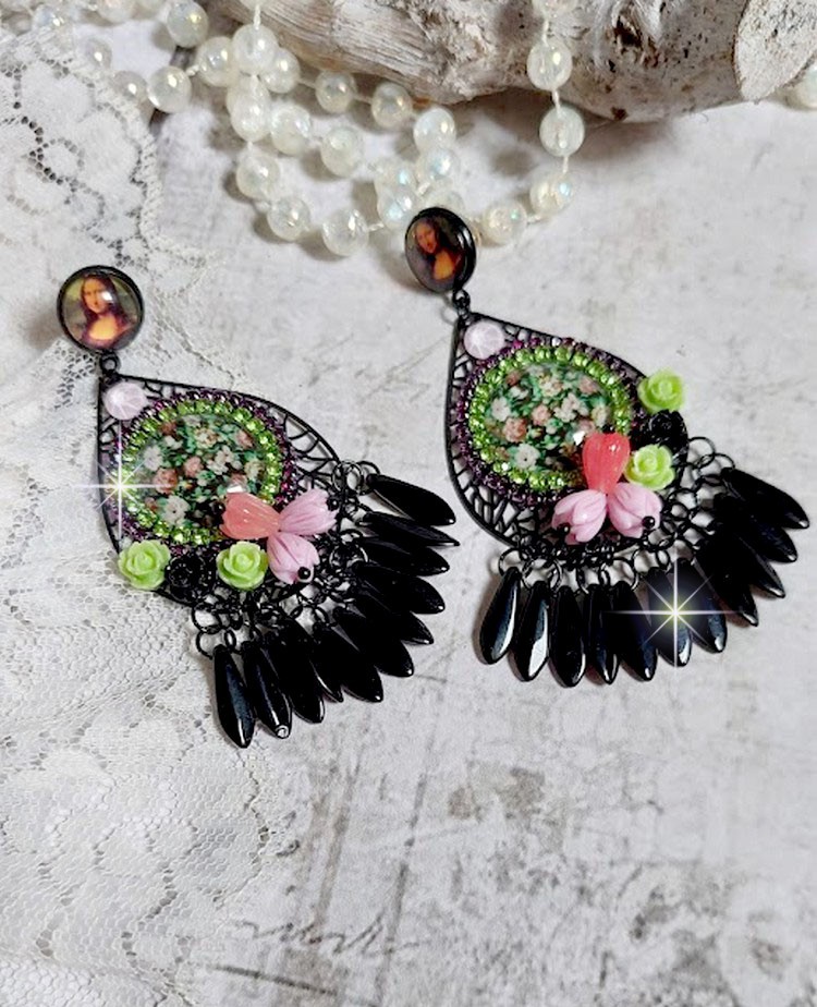 BO La Jocondine mont&eacute;es avec estampes, cabochons verre, dagues, perles r&eacute;sine et perles cristal Swarovski
