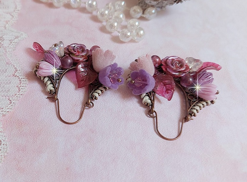 BO Jouvence cr&eacute;&eacute;es avec fleurs clochettes, boutons de roses, orchid&eacute;es, feuilles, perles rondes, cristaux  et boucles demi-lune