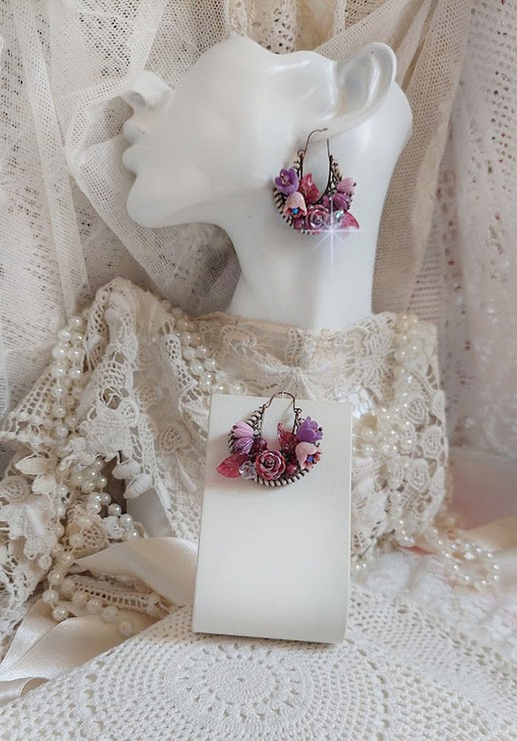 BO Jouvence cr&eacute;&eacute;es avec fleurs clochettes, boutons de roses, orchid&eacute;es, feuilles, perles rondes, cristaux  et boucles demi-lune