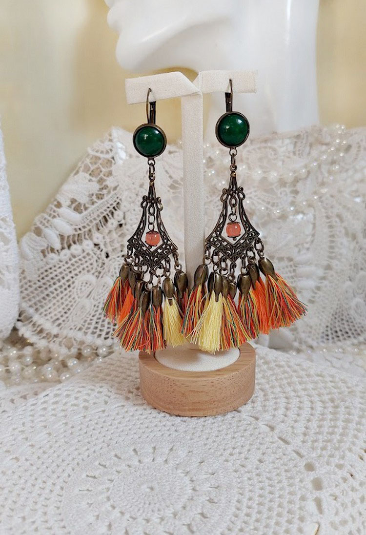 BO Kal&eacute;idoscope avec pompons multicolores, perles r&eacute;sines, pendentifs et dormeuses m&eacute;tal