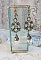 BO Lady in Blue mont&eacute;es avec des chandeliers, intercalaires rondes en forme de fleur, cristaux, poires en Zirconium, rocailles en Verre sur dormeuses en Laiton