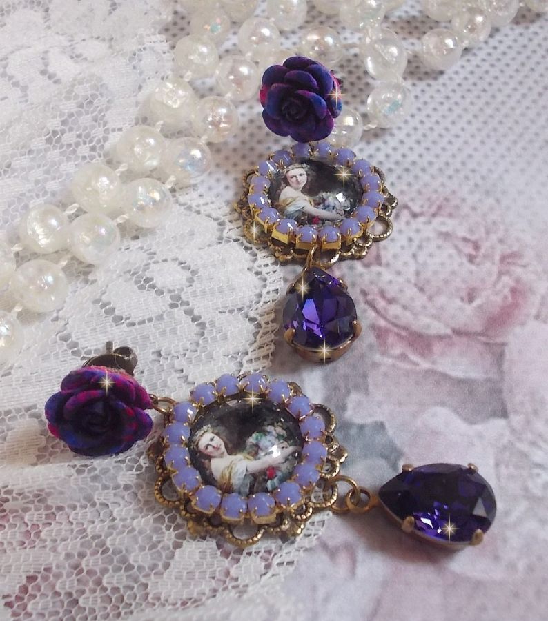 BO La Lavendi&egrave;re cr&eacute;&eacute;es avec des cabochons loupe, des cristaux PureCrystal, des cabochons en r&eacute;sine, des accessoires en plaqu&eacute; Or et en Laiton de couleur Bronze