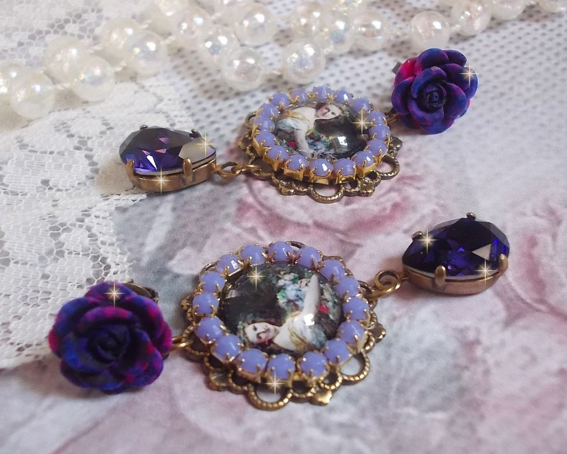 BO La Lavendi&egrave;re cr&eacute;&eacute;es avec des cabochons loupe, des cristaux PureCrystal, des cabochons en r&eacute;sine, des accessoires en plaqu&eacute; Or et en Laiton de couleur Bronze