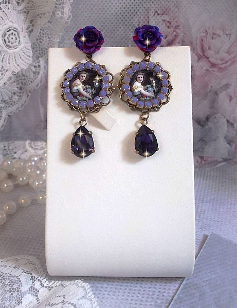 BO La Lavendi&egrave;re cr&eacute;&eacute;es avec des cabochons loupe, des cristaux PureCrystal, des cabochons en r&eacute;sine, des accessoires en plaqu&eacute; Or et en Laiton de couleur Bronze