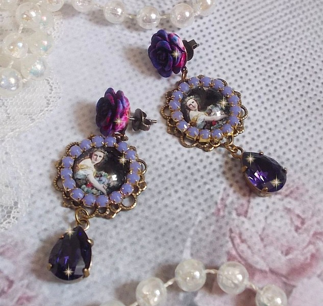 BO La Lavendi&egrave;re cr&eacute;&eacute;es avec des cabochons loupe, des cristaux PureCrystal, des cabochons en r&eacute;sine, des accessoires en plaqu&eacute; Or et en Laiton de couleur Bronze