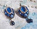 BO Leila avec des cabochons ovales de couleur Royal Blue &agrave; laquelle s&rsquo;ajoute des cabochons ronds, perles nacr&eacute;es et fleurs. Ils sont tous en Cristal, les dormeuses couleur Bronze sont en Laiton