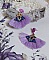 Boucles d'oreilles lilas à pompons et breloques demi-lune émaillées.