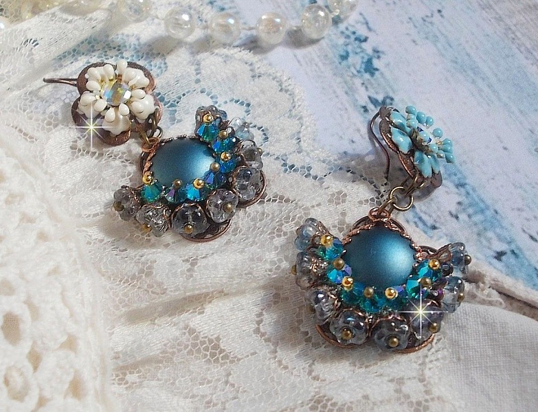 BO Lou Petrol cr&eacute;&eacute;es avec cristaux de Swarovski, perles en verre et fleurs &eacute;poxy 