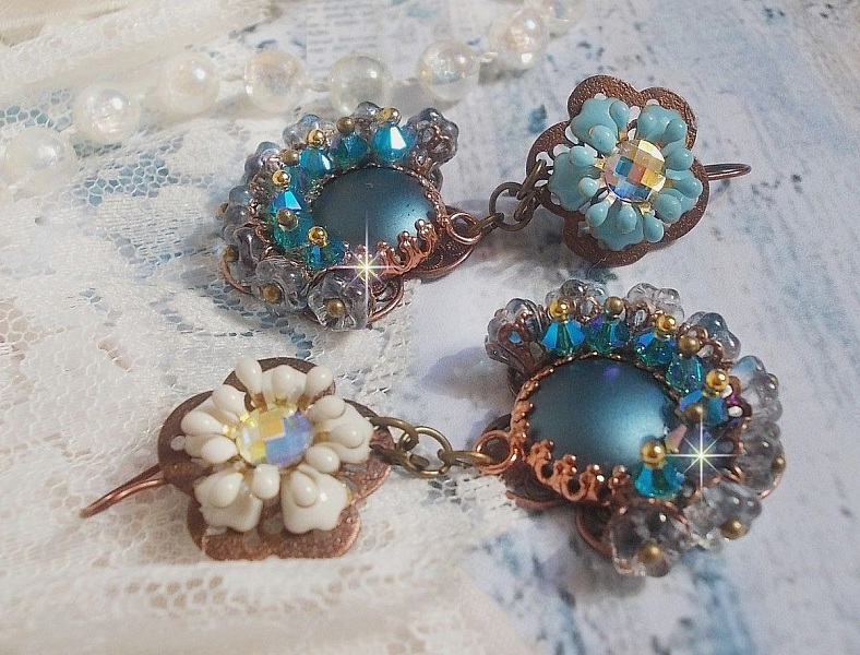 BO Lou Petrol cr&eacute;&eacute;es avec cristaux de Swarovski, perles en verre et fleurs &eacute;poxy 