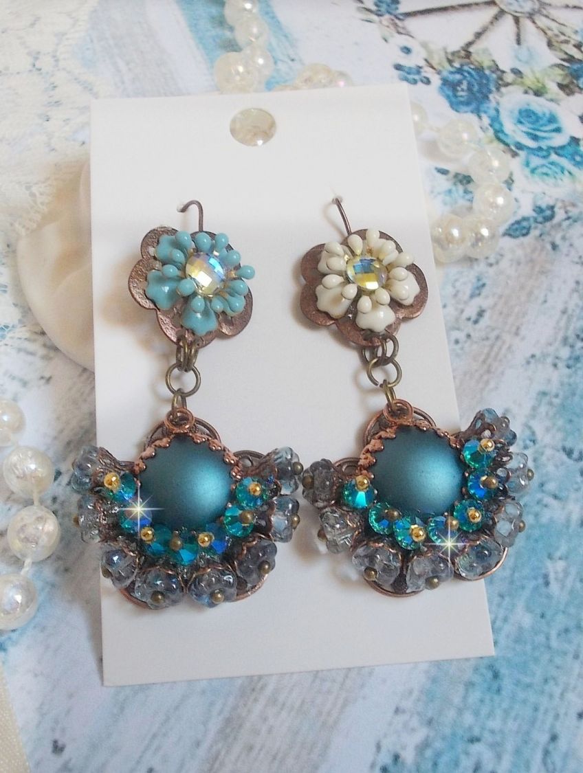 BO Lou Petrol cr&eacute;&eacute;es avec cristaux de Swarovski, perles en verre et fleurs &eacute;poxy 