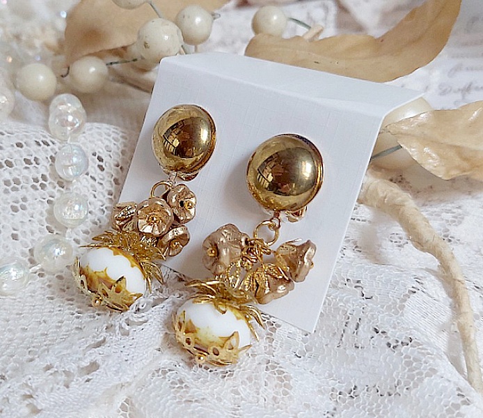  BO Lumi&egrave;re Opale White cr&eacute;&eacute;es avec perles verres, perles de gemme et clips en laiton dor&eacute;