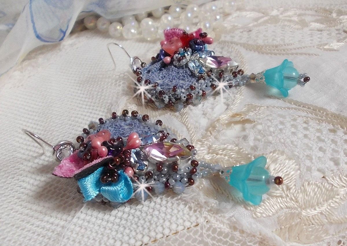 BO Mademoiselle Bluse Haute-Couture brod&eacute;es avec des Cristaux de Swarovski, des fleurs en verre de Boh&egrave;me, de la dentelle Grise et des rocailles