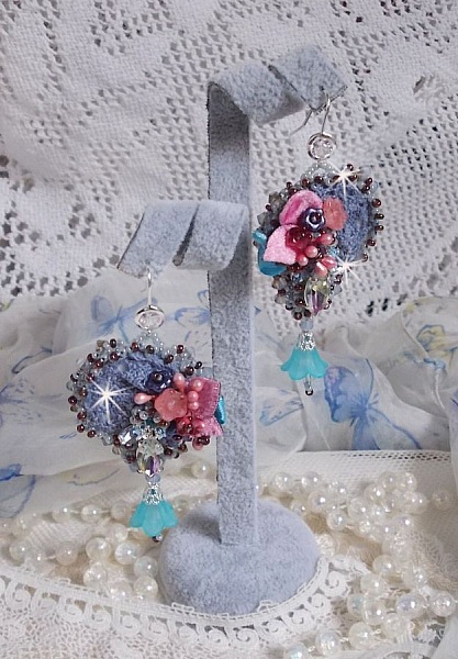 BO Mademoiselle Bluse Haute-Couture brod&eacute;es avec des Cristaux de Swarovski, des fleurs en verre de Boh&egrave;me, de la dentelle Grise et des rocailles