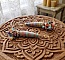 Les voici présentées sur une pièce de bois mandala