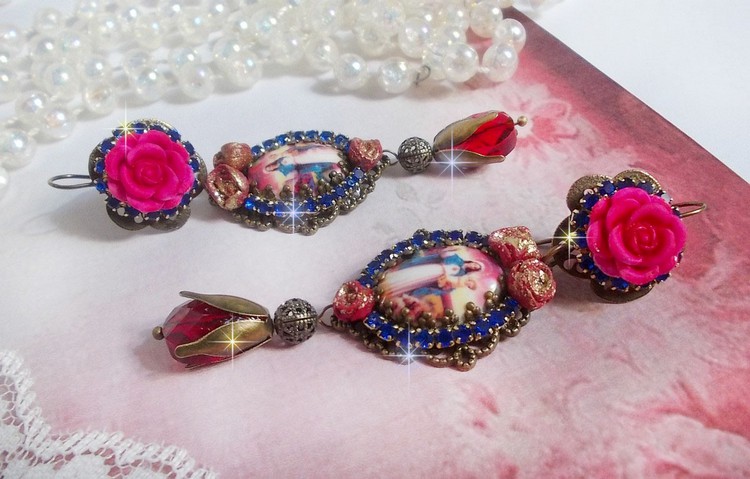 BO Marie et J&eacute;sus cabochons r&eacute;sine, fleurs en porcelaine, strass verre, poires facett&eacute;es et crochets d'oreilles laiton