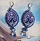 BO Marine Blue brod&eacute;es avec des navettes en Cristal de Swarovski &agrave; laquelle s'ajoute perles rondes en Cristal plasticine, perles nacr&eacute;es, pampilles et rocailles. Mont&eacute;es sur dormeuses en Argent 925