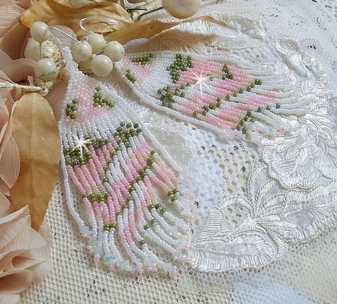 BO Matin Lumineux mont&eacute;es avec des rocailles, toupies en Cristal de Swarovski White Opale AB et dormeuses en argent 925/1000