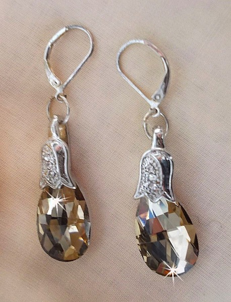 BO Merveilles Champagne cr&eacute;&eacute;es avec des b&eacute;li&egrave;res argent&eacute;es de petits strass et des gouttes facett&eacute;es plates