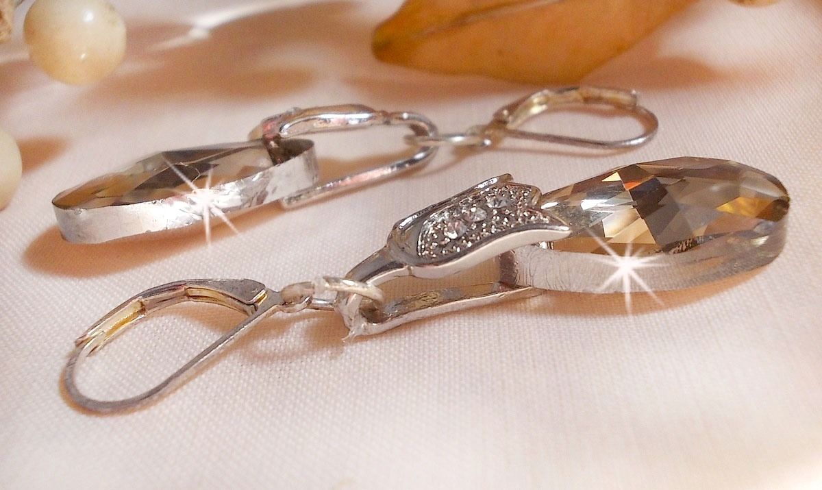 BO Merveilles Champagne cr&eacute;&eacute;es avec des b&eacute;li&egrave;res argent&eacute;es de petits strass et des gouttes facett&eacute;es plates