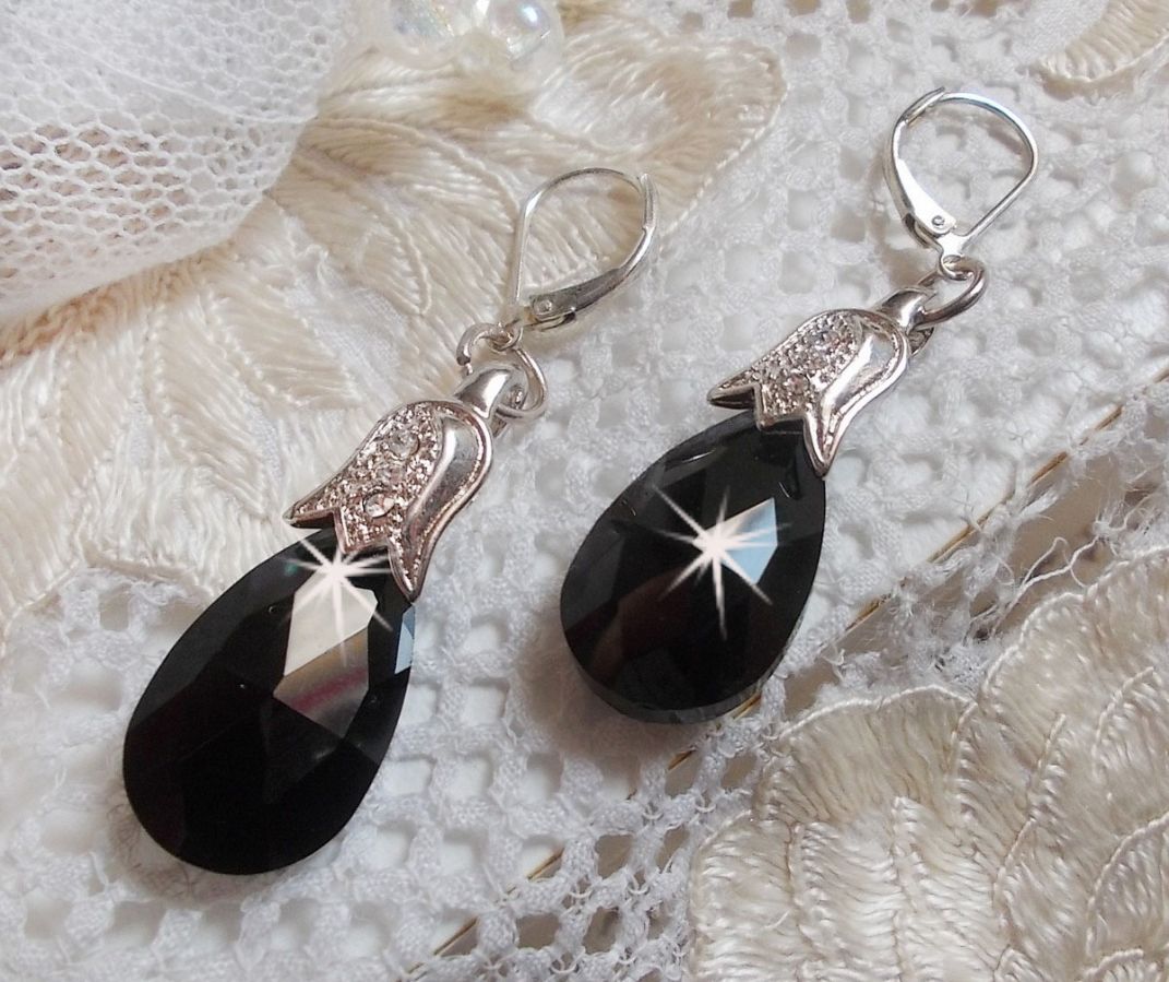 BO Merveilles Jet mont&eacute;es avec gouttes facett&eacute;es en Verre, b&eacute;li&egrave;res tulipes strass&eacute;es et dormeuses en Argent 925/1000