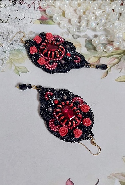 BO Midnight in Paris brod&eacute;es avec rondes nacr&eacute;es et rocailles verres, roses r&eacute;sines et perles Cristal Swarovski
