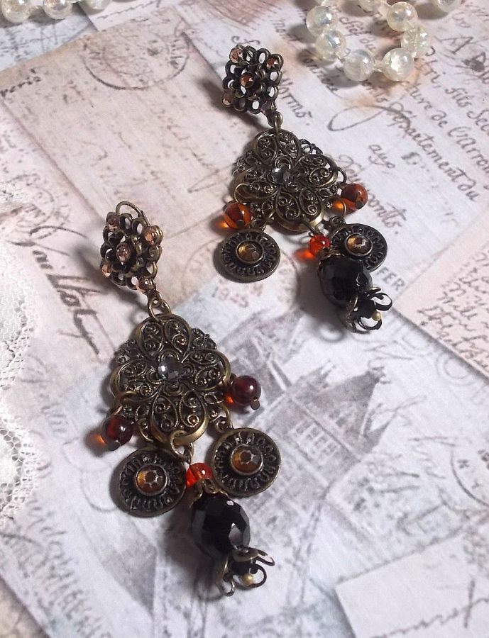 BO Milady Broc&rsquo; avec un semblant du futur o&ugrave; les estampes, gouttes, breloques, cristaux et perles s&rsquo;assemblent.