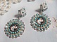 BO Moment de D&eacute;tente avec des cabochons en vere, cristaux : cabochons, cha&icirc;ne strass, cha&icirc;ne perl&eacute;e Turquoise, estampes et dormeuses