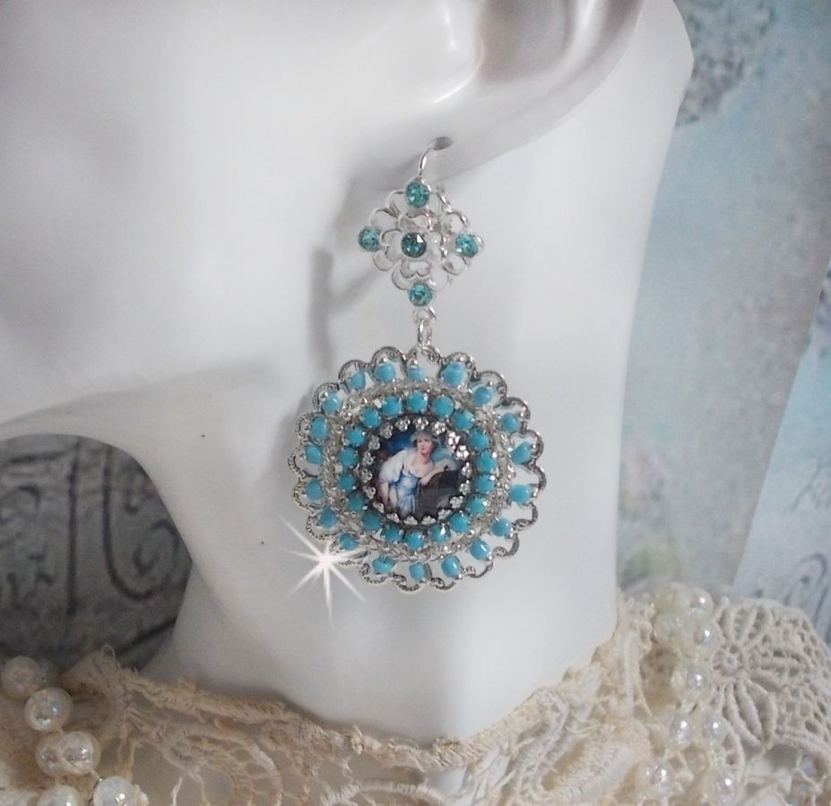 BO Moment de D&eacute;tente avec des cabochons en vere, cristaux : cabochons, cha&icirc;ne strass, cha&icirc;ne perl&eacute;e Turquoise, estampes et dormeuses
