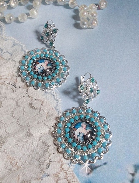 BO Moment de D&eacute;tente avec des cabochons en vere, cristaux : cabochons, cha&icirc;ne strass, cha&icirc;ne perl&eacute;e Turquoise, estampes et dormeuses
